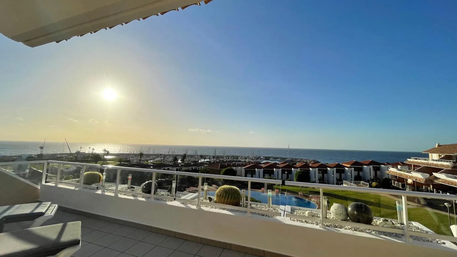 Stunning 2 Bedroom Apartment With Full View Of The Sea And Marina , Full Sun San Miguel de Abona